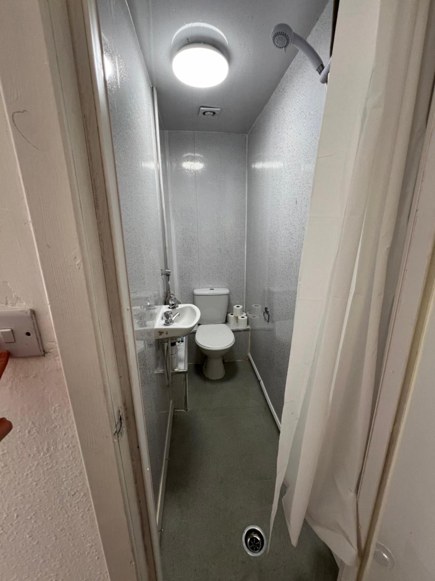 Great Western Road Studio With En Suite Glasgow Bagian luar foto